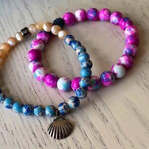 BEADED STRETCH BRACELETS WITH SEASHELL